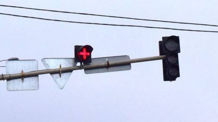 Грецький хрест: новий сигнал світлофору в Україні та що він означає