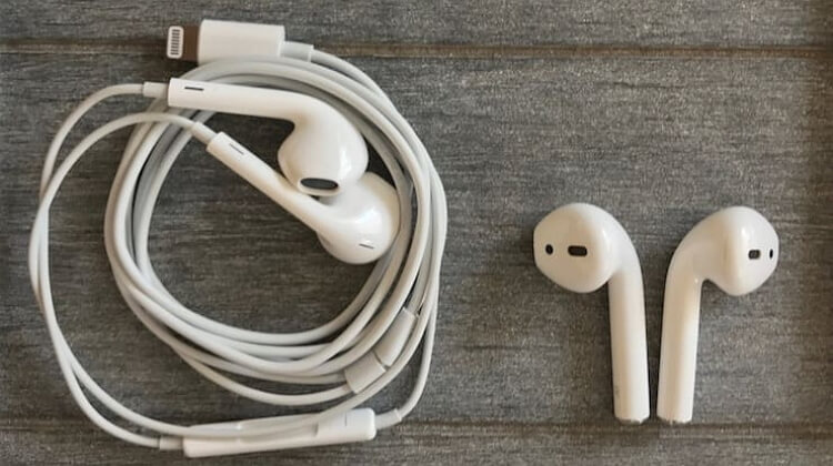 Десять причин купити бездротові навушники Apple Airpods