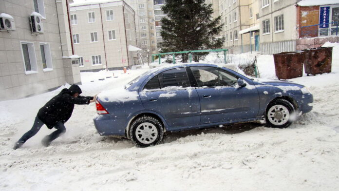 5 простих порад, як втримати автівку на снігу та льоду