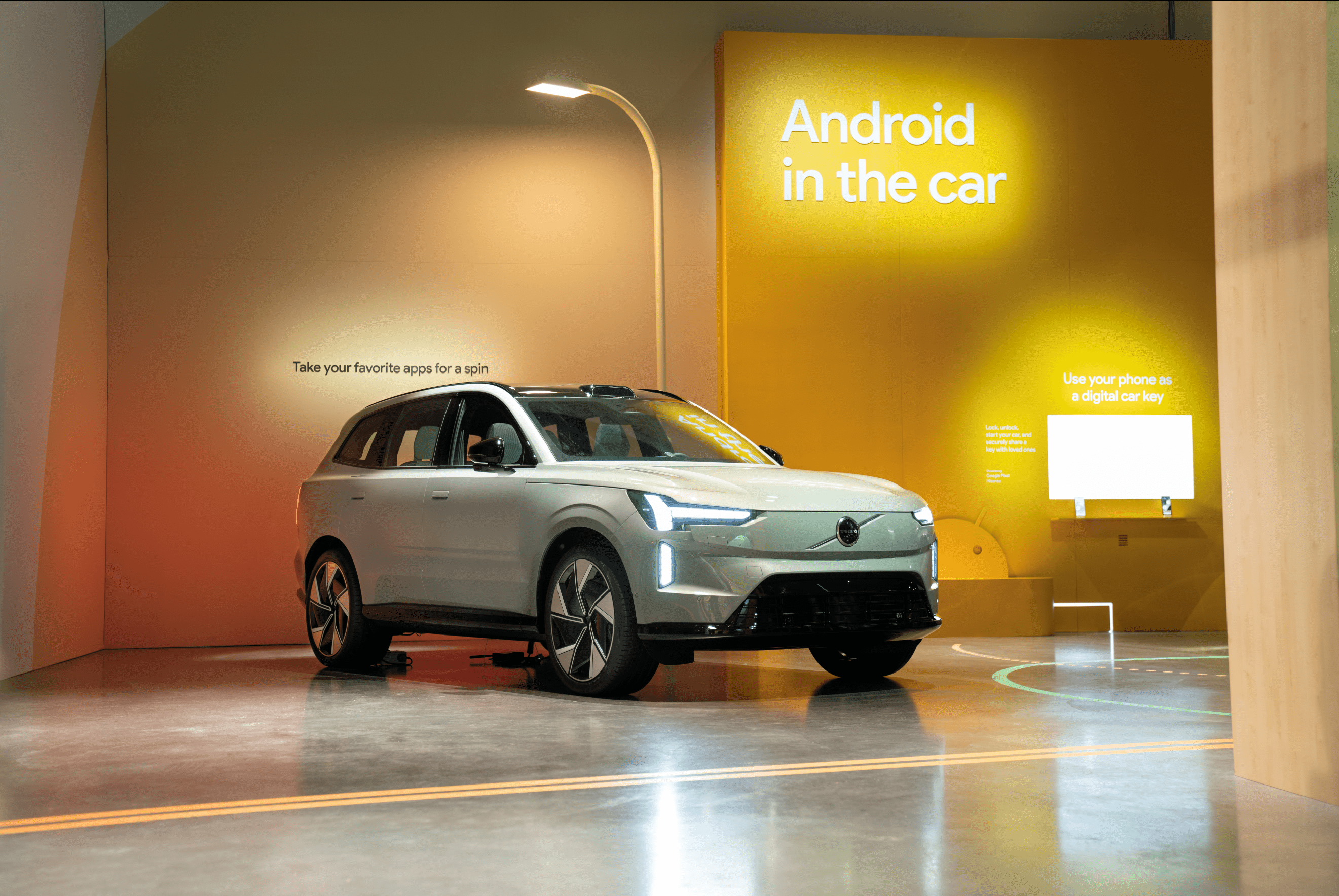 Volvo першим впровадить HD-мапу Google  у свої авто