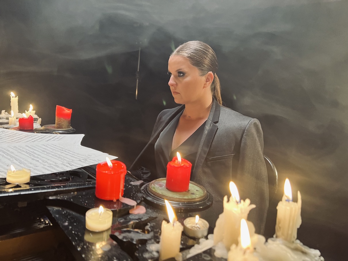 СПІВАЧКА КАТЕРИНА МАЛИЦЬКА ЗАСПІВАЛА ДЛЯ ЖІНОК, ЯКІ ЧЕКАЮТЬ СВОЇХ ЧОЛОВІКІВ З ВІЙНИ